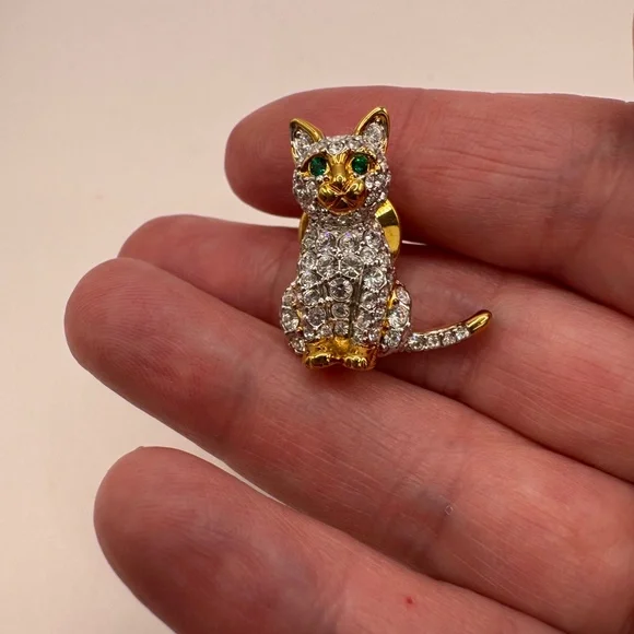 Vintage Swarovski pave crystal cat pin with green eyes. - Picture 10 of 10
